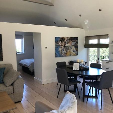 The Loft Apartment Crowborough Bagian luar foto