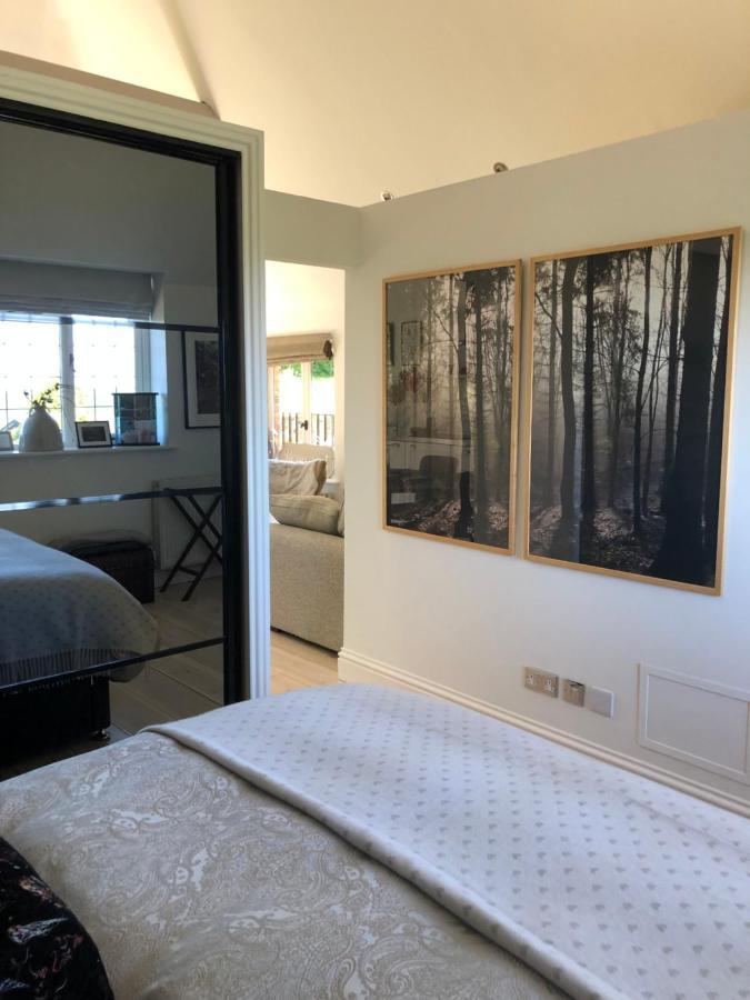 The Loft Apartment Crowborough Bagian luar foto