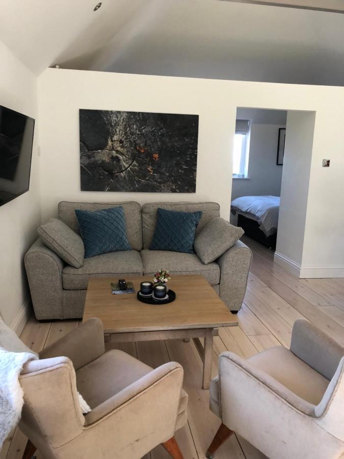 The Loft Apartment Crowborough Bagian luar foto
