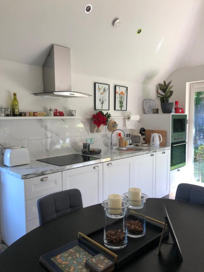The Loft Apartment Crowborough Bagian luar foto