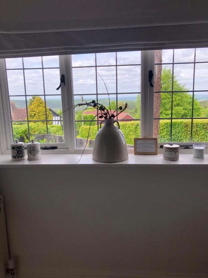 The Loft Apartment Crowborough Bagian luar foto